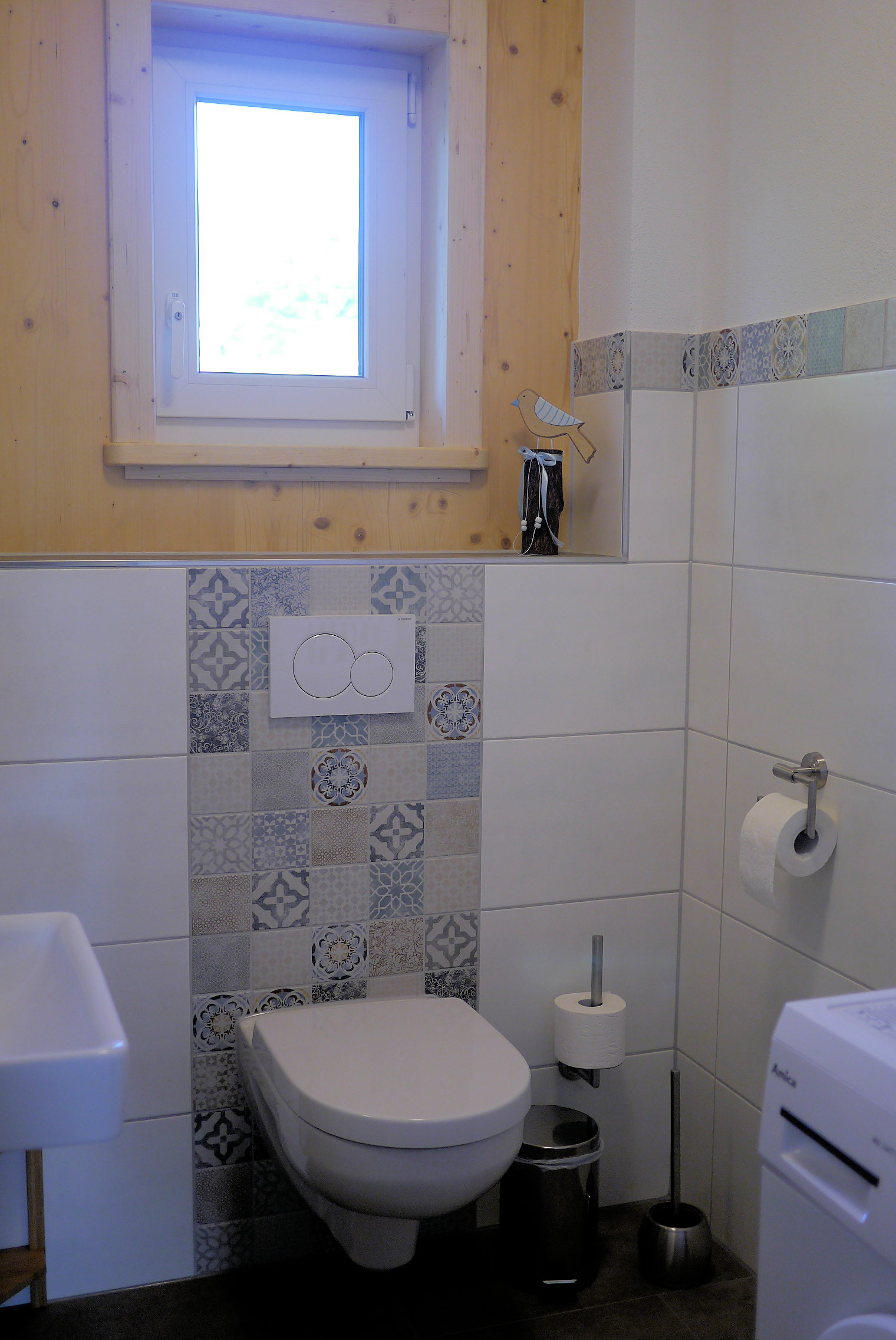 Apt. 1 Das WC sowie Waschmaschine befindet sich in einem separaten Raum.